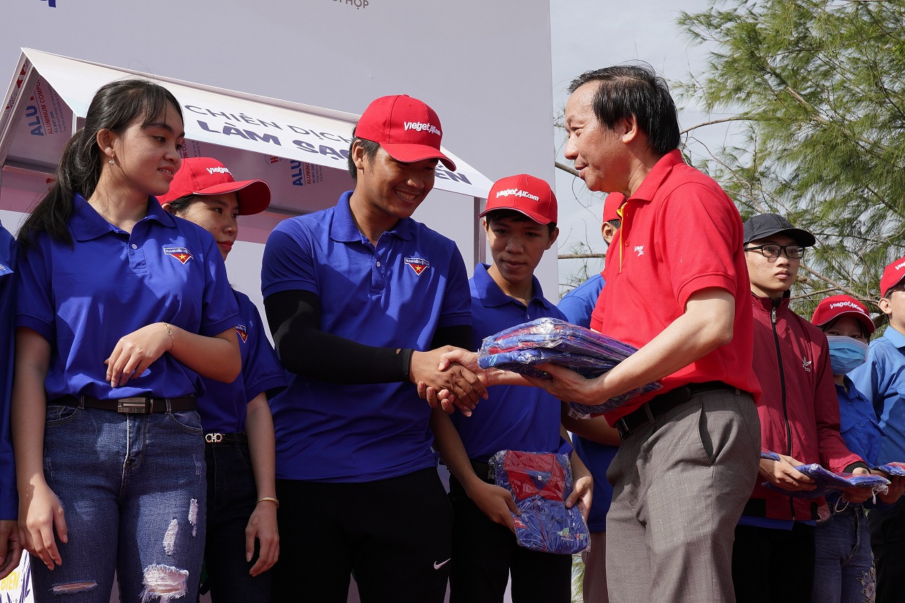 Chiến dịch làm sạch rác tại biển Phú Quốc