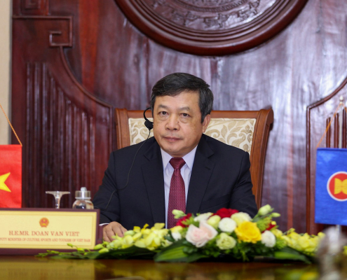 Thứ trưởng Bộ VHTT & DL Đoàn Văn Việt