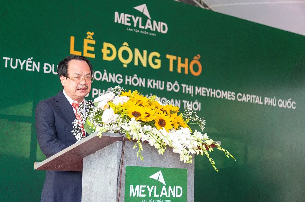 Ông Nguyễn Minh Ngọc – Phó chủ tịch Tập đoàn Tân Á Đại Thành phát biểu tại lễ khởi công